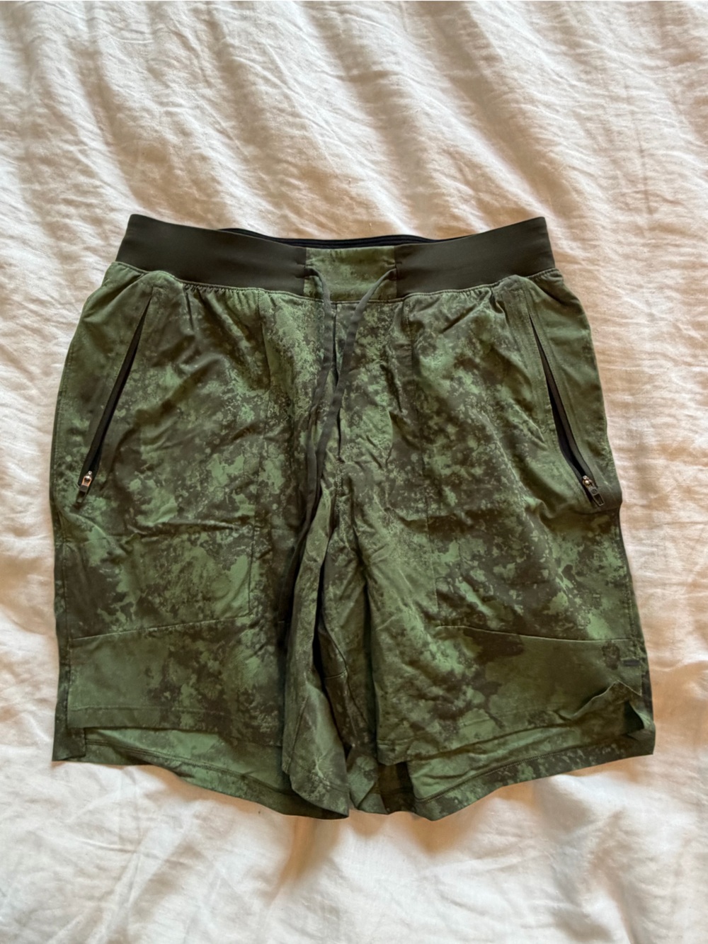 lululemon athletica Men's Moss Green Patterned Athletic Shorts